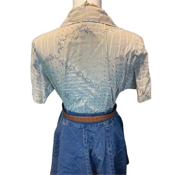 Dainty Green button down with small purple flowers with lace detailing size medi - Picture 4 of 4